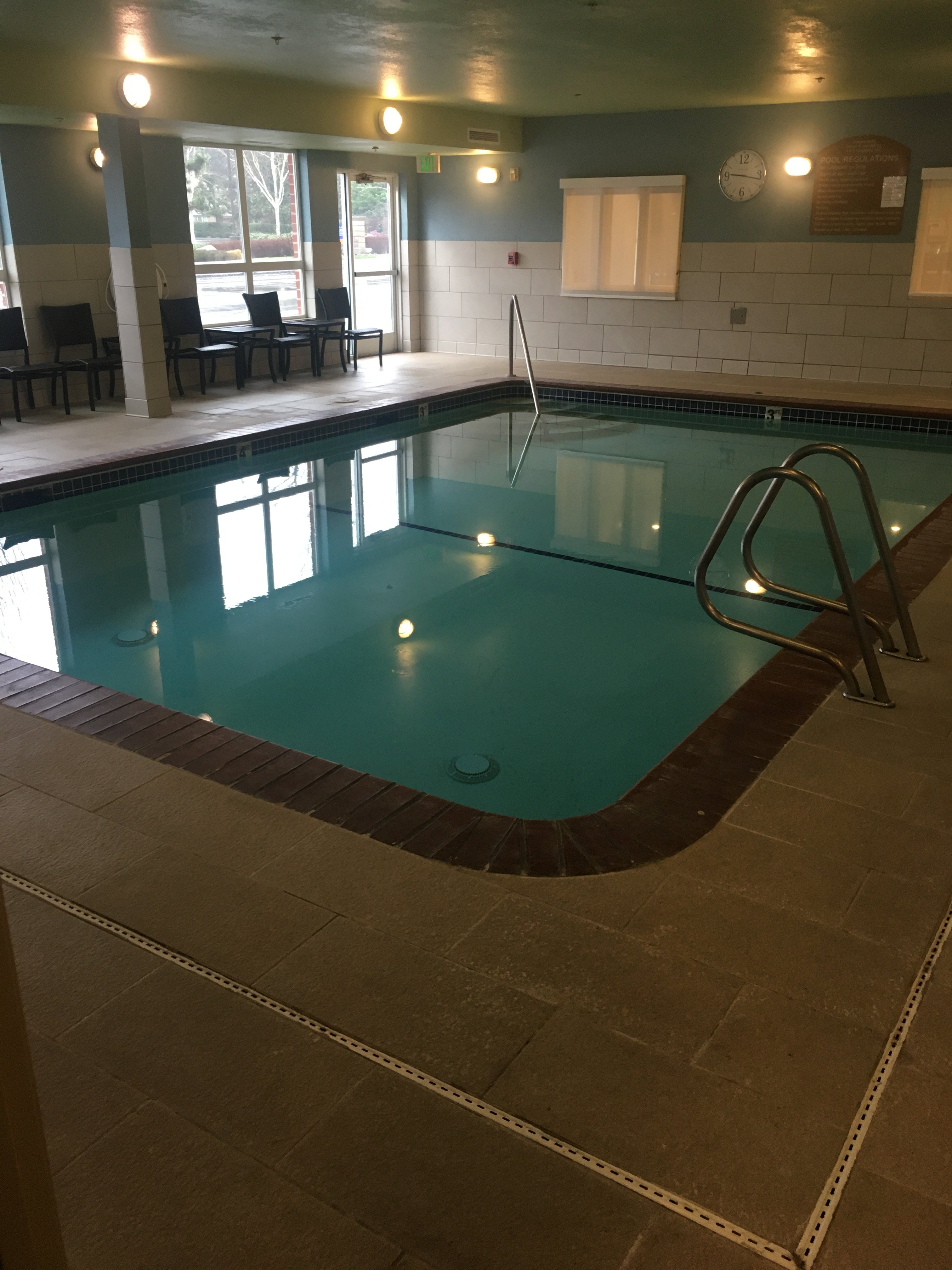 Holiday Inn Express & Suites Lacey - Olympia By IHG-泳池