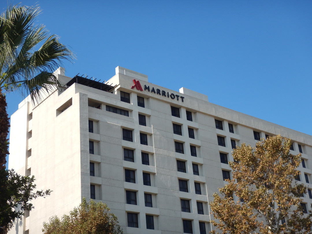 河畔万豪酒店主图