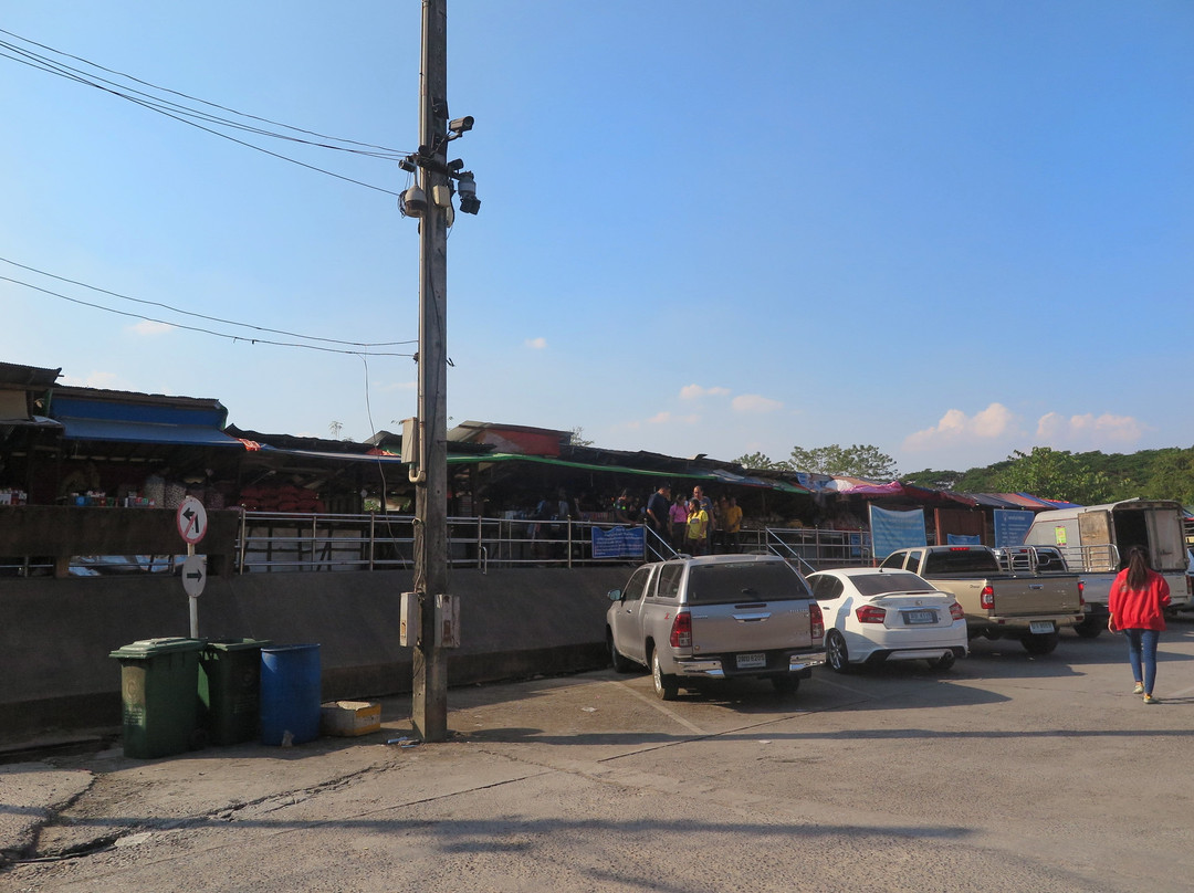 Rim Moei Market景点图片