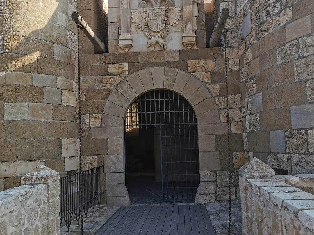 Puerta de Santiago-梅利利亚必去景点