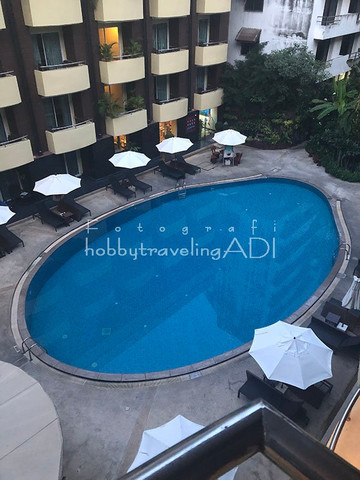 拜伦海滩酒店主图