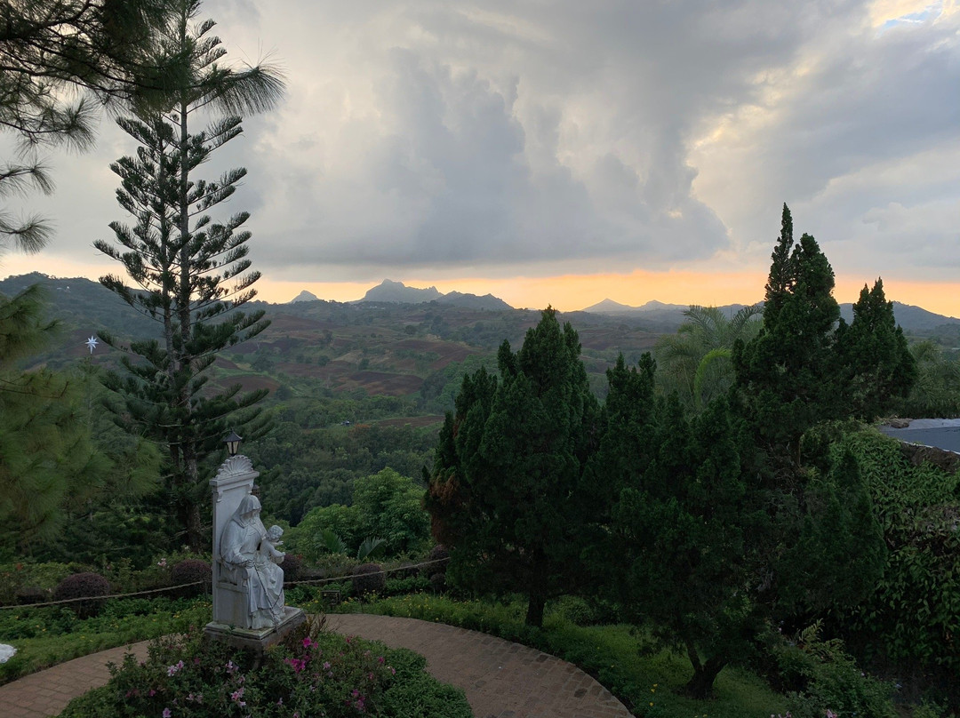 Caleruega Church景点图片