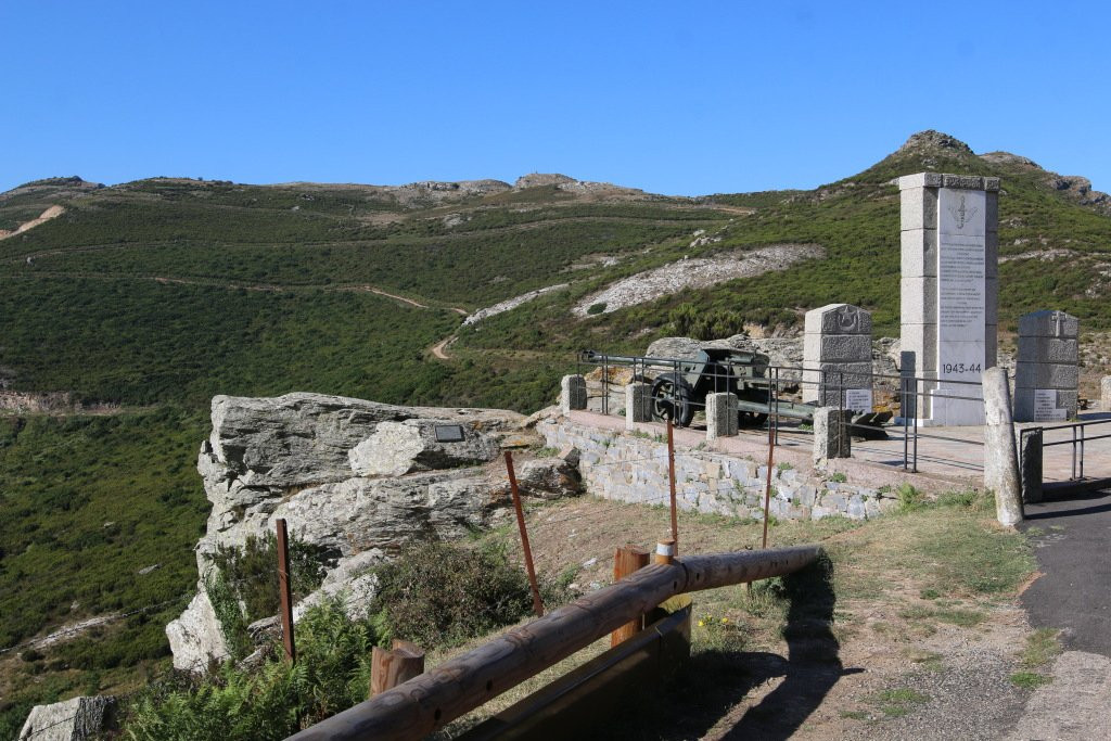 Le monument du "Col des Goumiers"景点图片