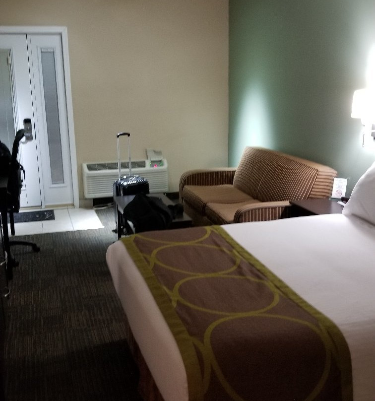 萨斯卡通速8酒店主图