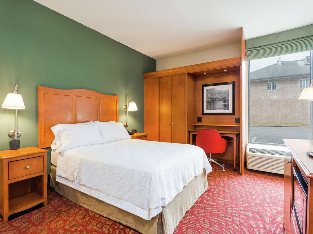 布里奇波特/克拉克斯堡汉普顿酒店主图