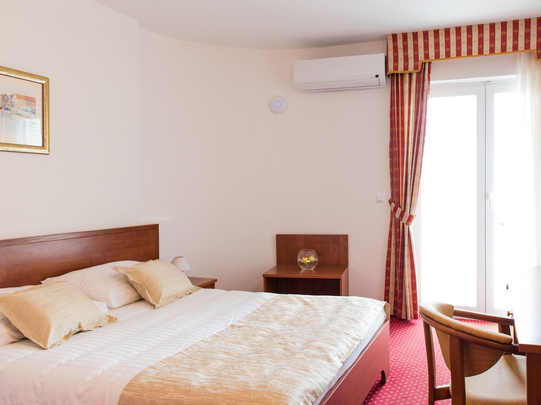 佩希恩科瑞洛酒店主图