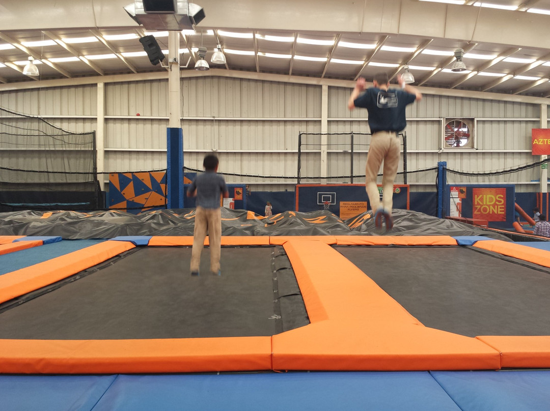 Punta Banda旅游景点-Flyers Trampoline Park
