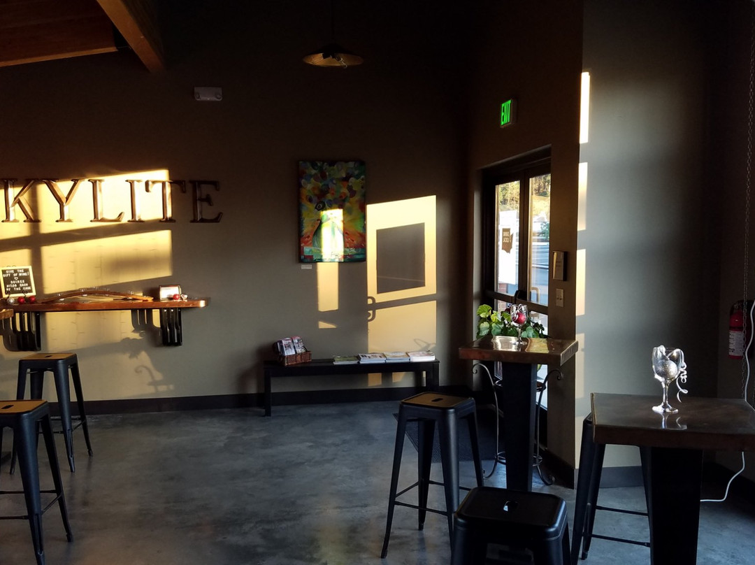 Skylite Cellars-伍丁维尔必去景点