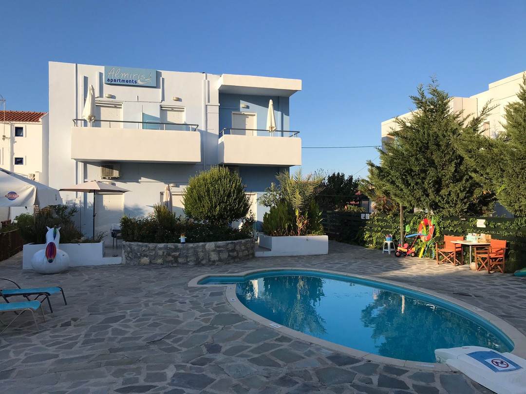 Almiris Sea Side Apartments主图