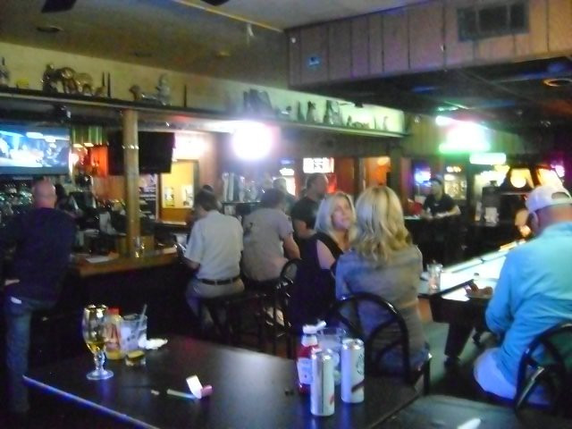 The Dog House Saloon & Grill景点图片