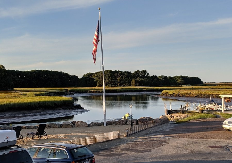 Shea's Riverside Inn & Motel主图