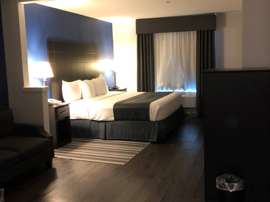 佳乐利亚泉景贝斯特韦斯特套房酒店主图