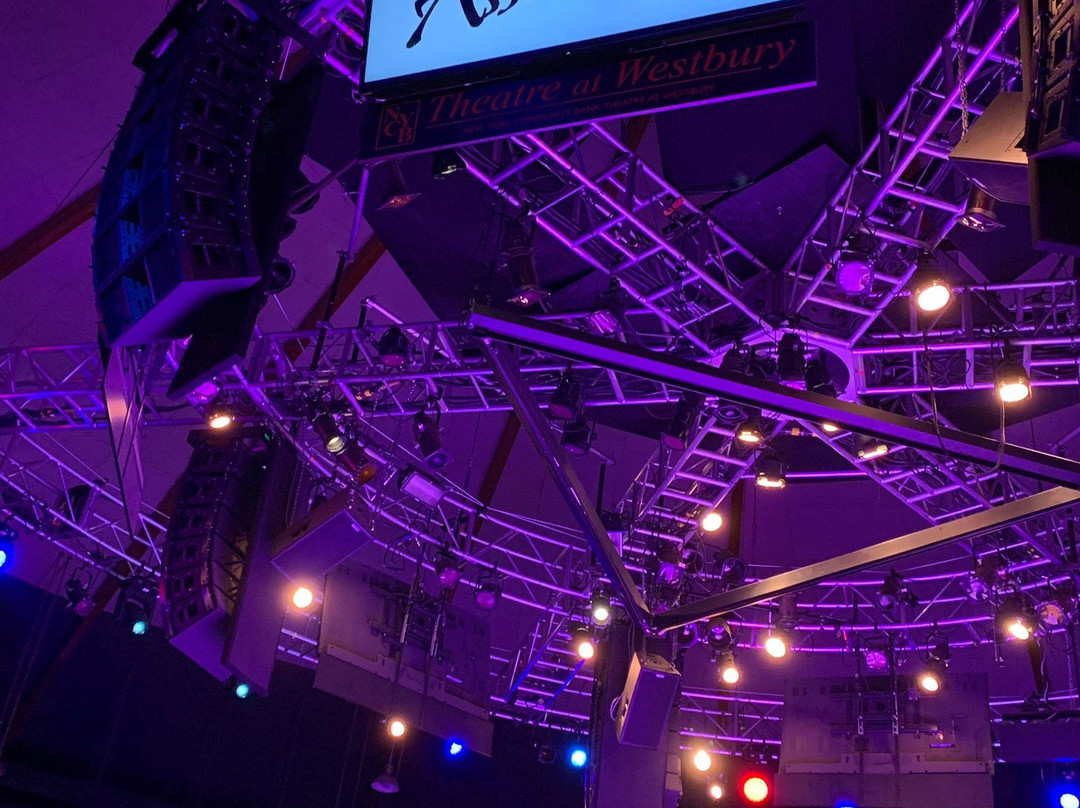Flagstar at Westbury Music Fair景点图片