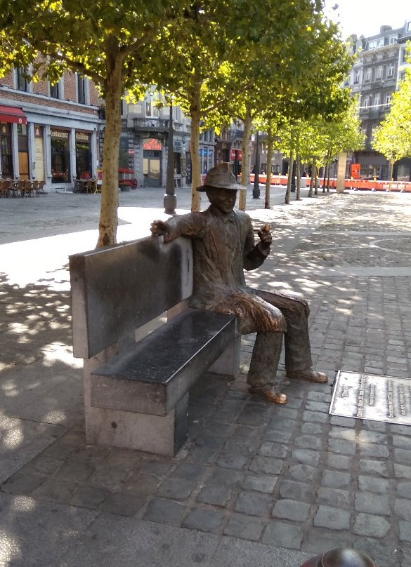 Statue de Georges Simenon景点图片