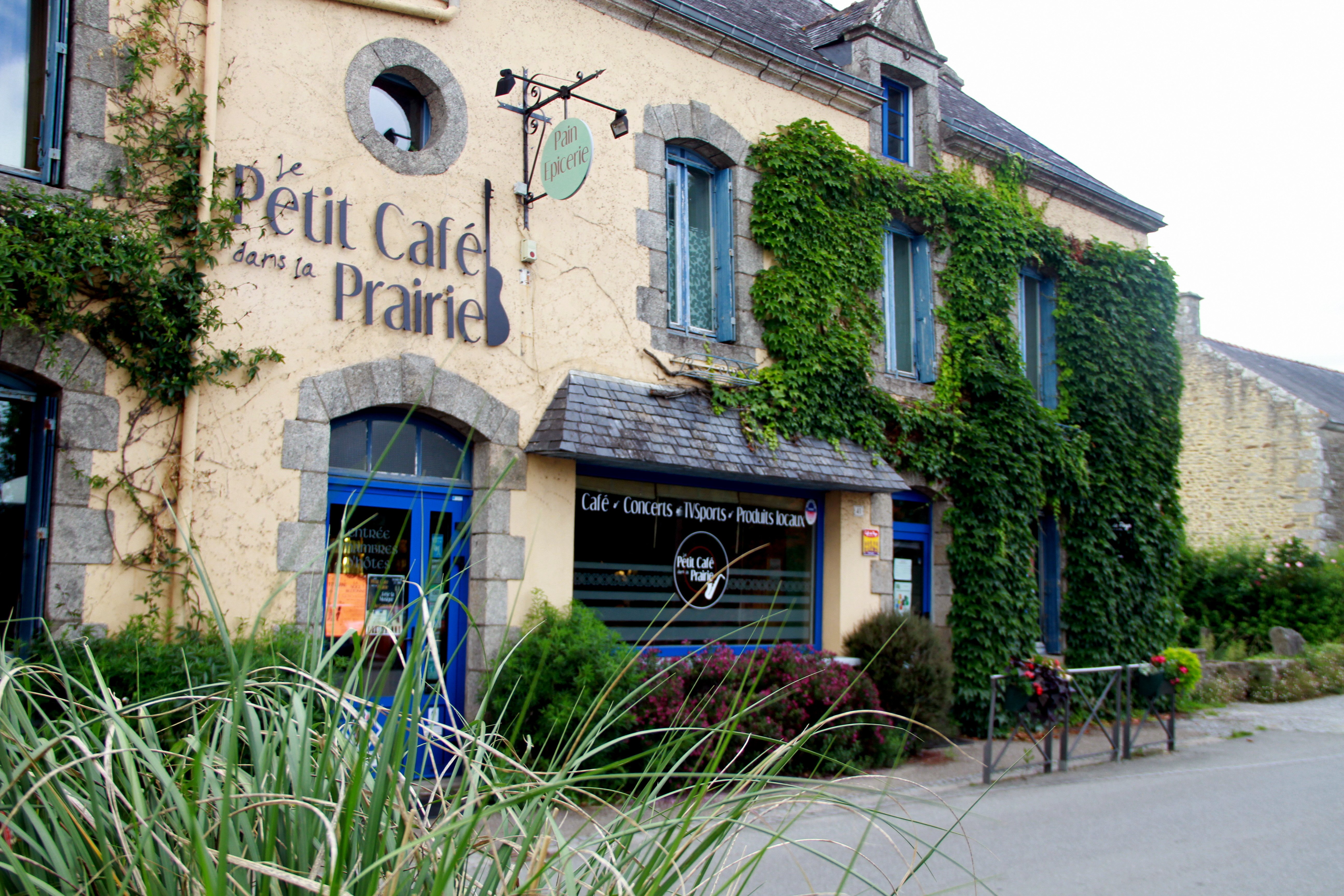 Le Petit Cafe dans la Prairie-官方