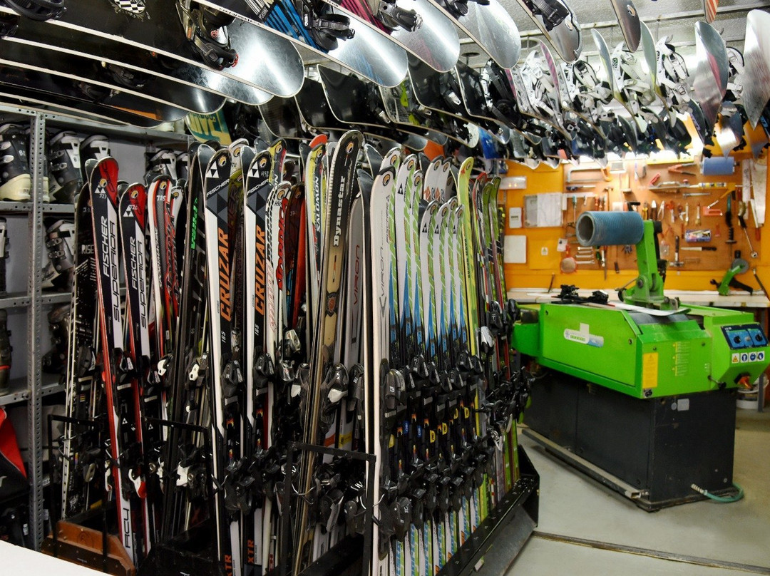 Escuela y Rental Blanca Nieve Sierra Nevada Esqui & Snowboard ​景点图片