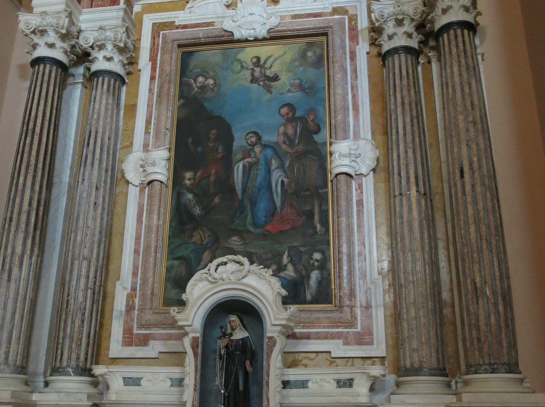 Basilica Of The Holy Cross景点图片