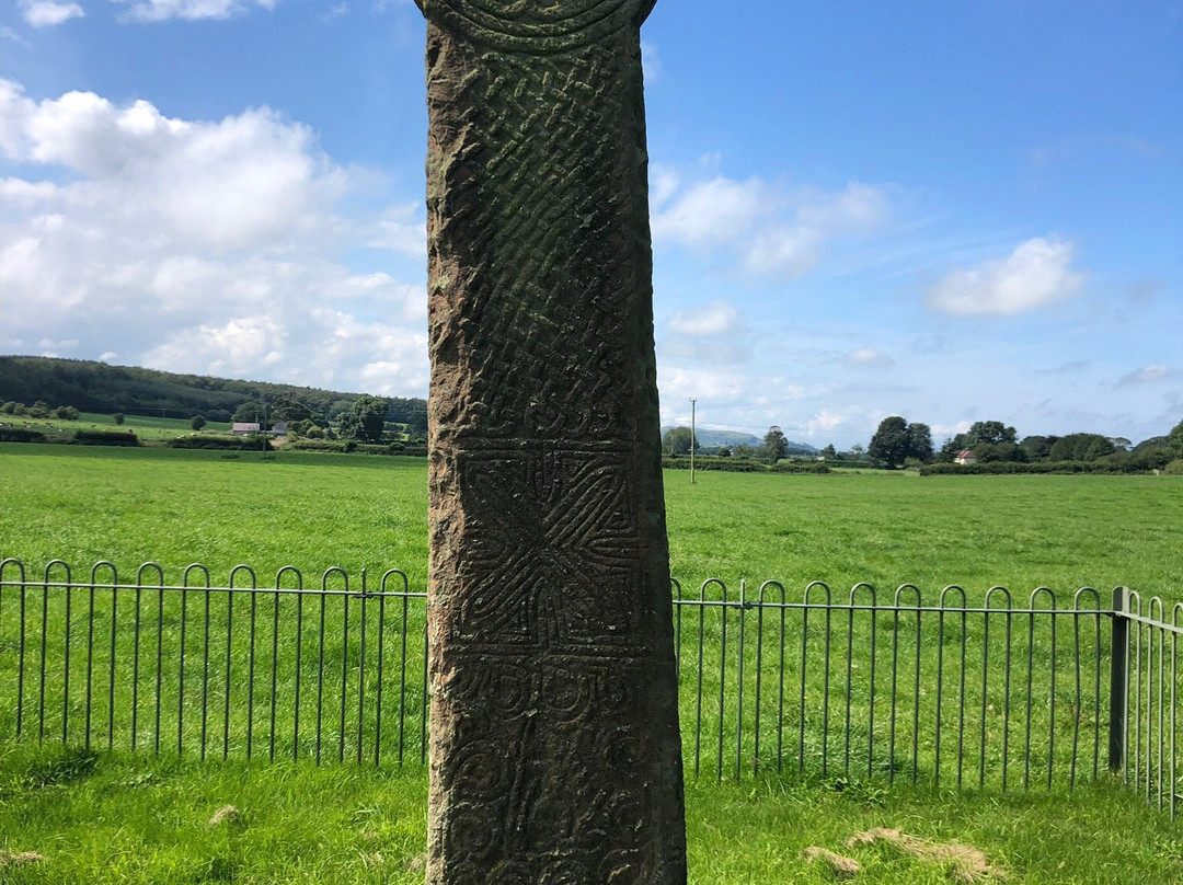 Maen Achwyfan Cross-Whitford必去景点