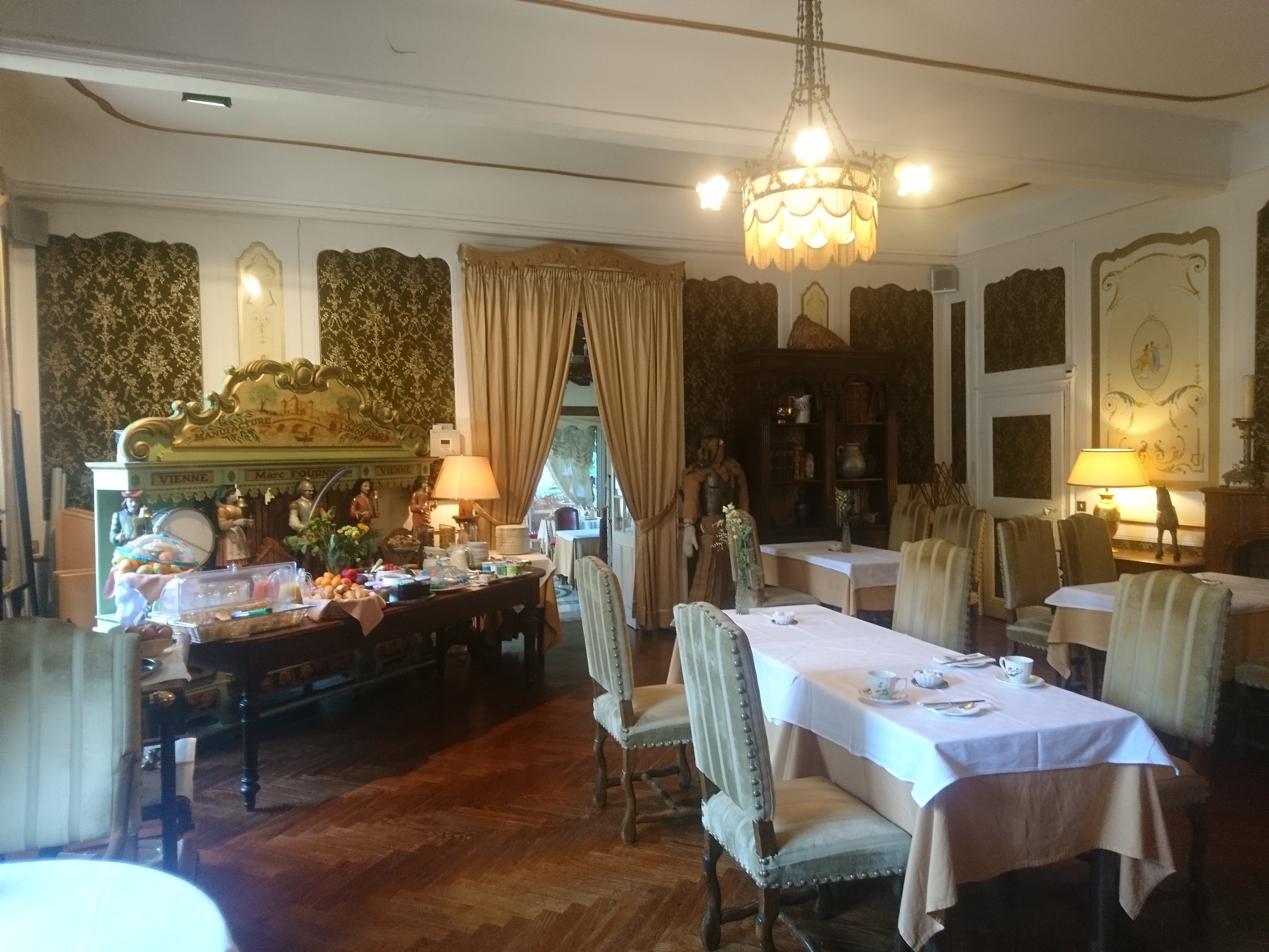 Chateau Des Herbeys-餐饮