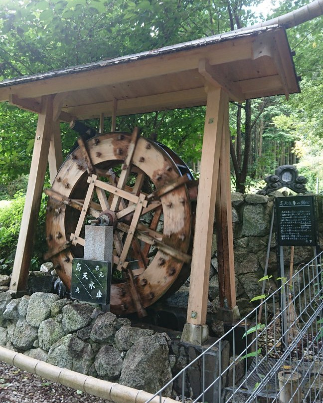 Takamahiko Shrine景点图片