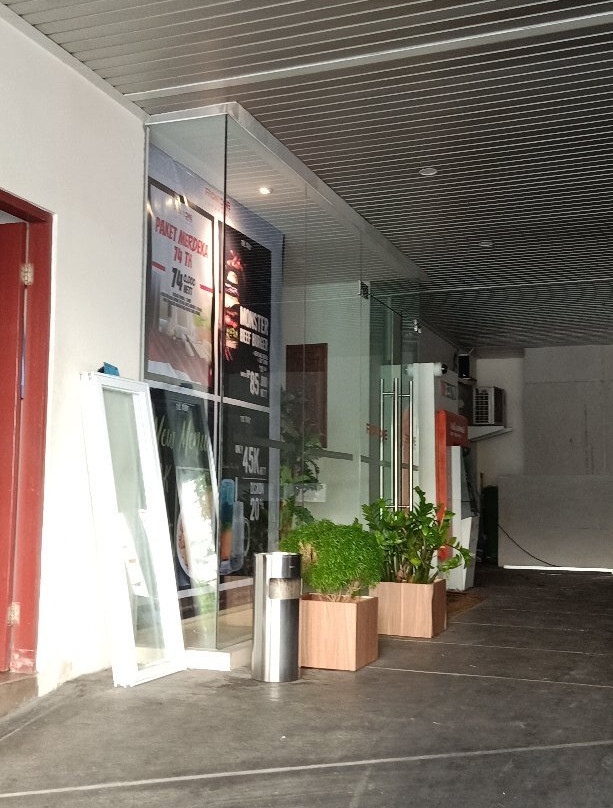 Front One Hotel Jayapura主图