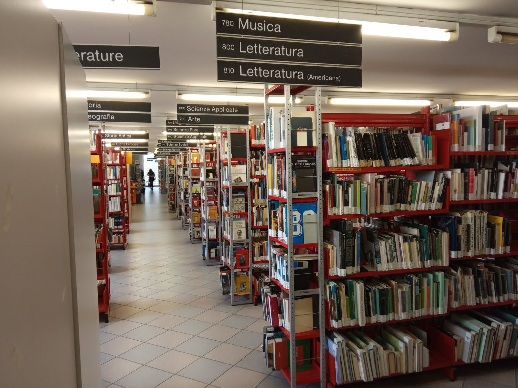 Biblioteca Civica di Cologno Monzese景点图片