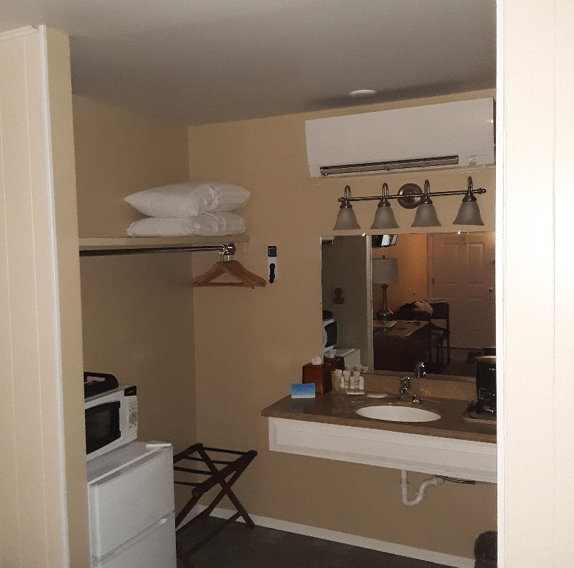 'tween The Lakes Motel主图