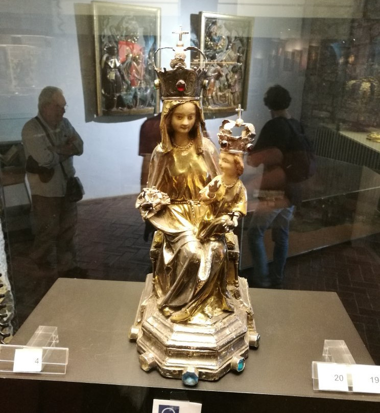 Museo-Tesoro de la Real Colegiata.景点图片