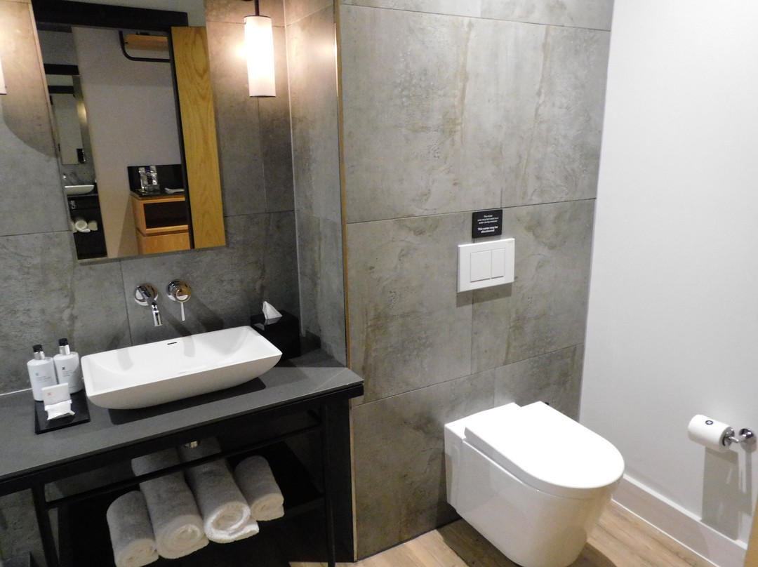 Century City Hotel Urban Square主图