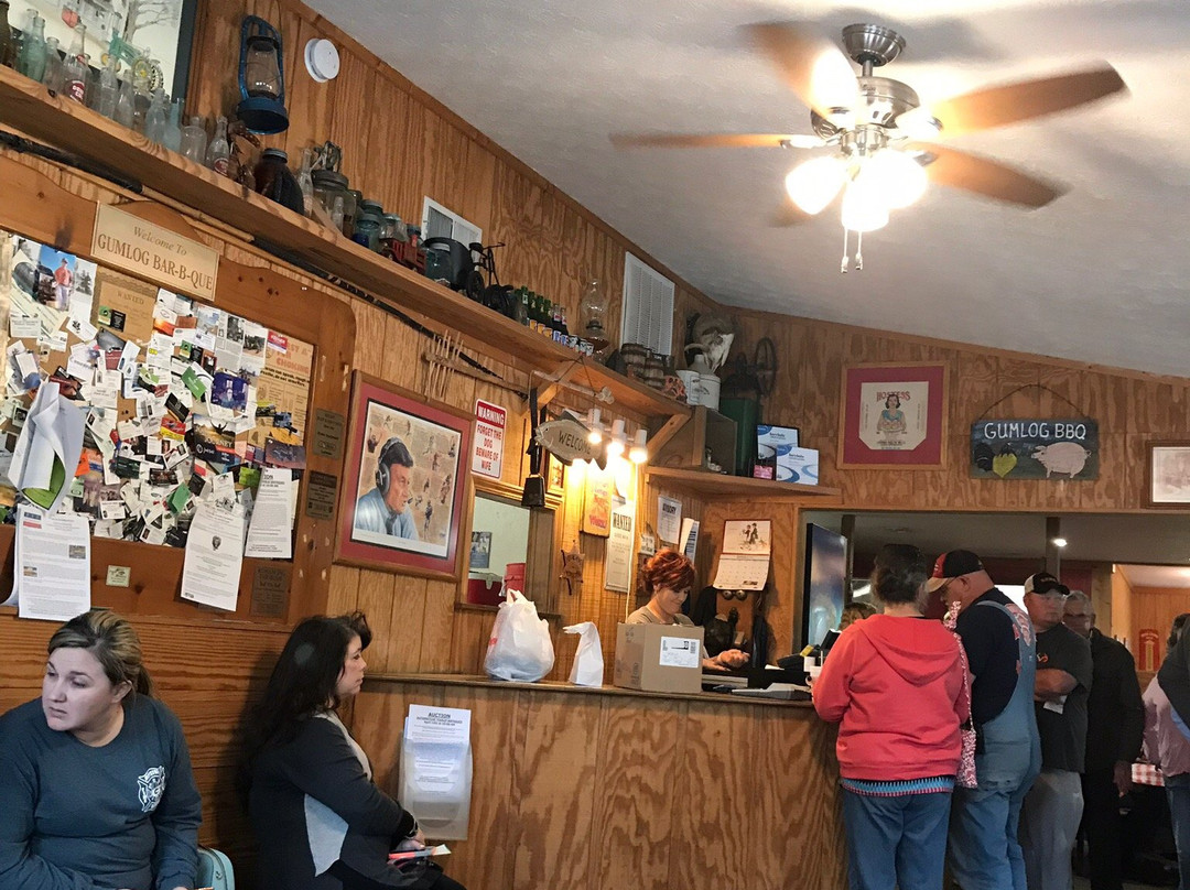 Lavonia餐馆和美食-Gum Log BBQ