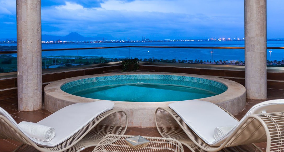 Adam Hotel Suites主图