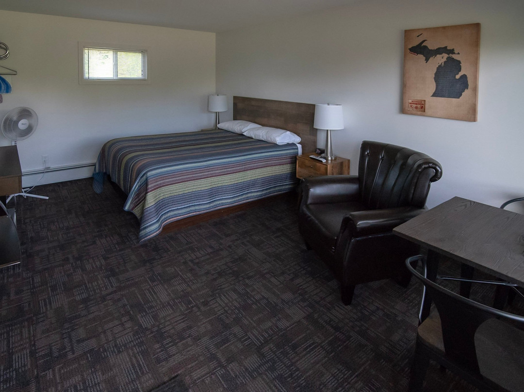 Three Lakes Motel主图