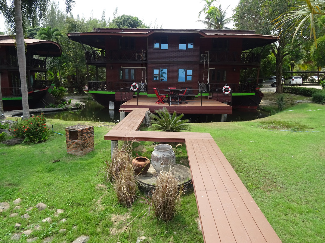 碧差汶府船屋天堂度假村主图