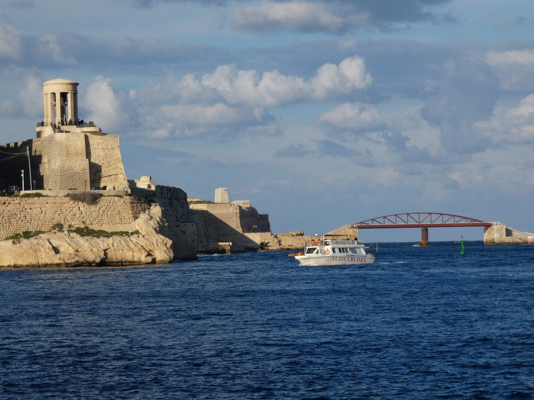 Breakwater Bridge景点图片