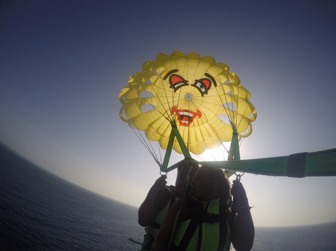 Zanzibar Parasailing景点图片