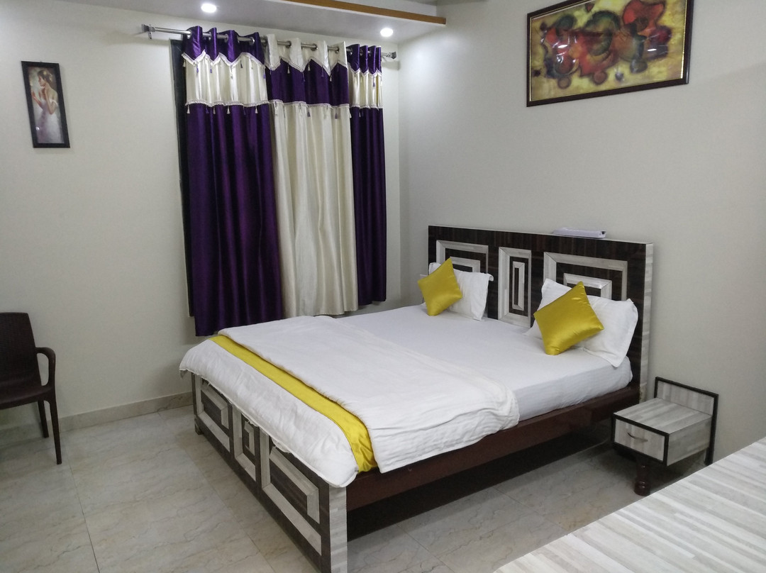 RB宫殿酒店主图