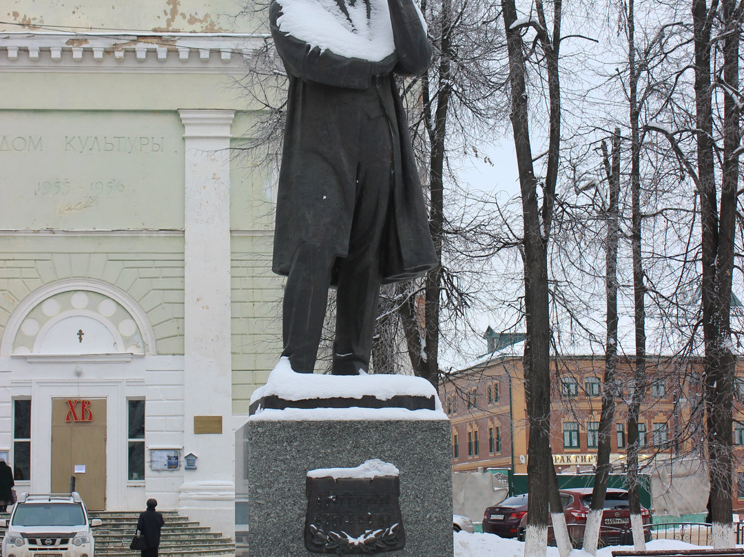 Monument to Chaikovskiy景点图片