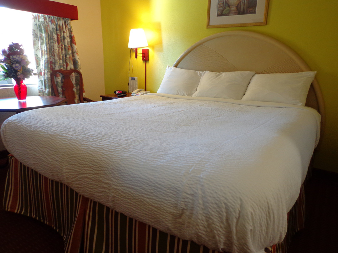 Economy Inn Express Warren主图