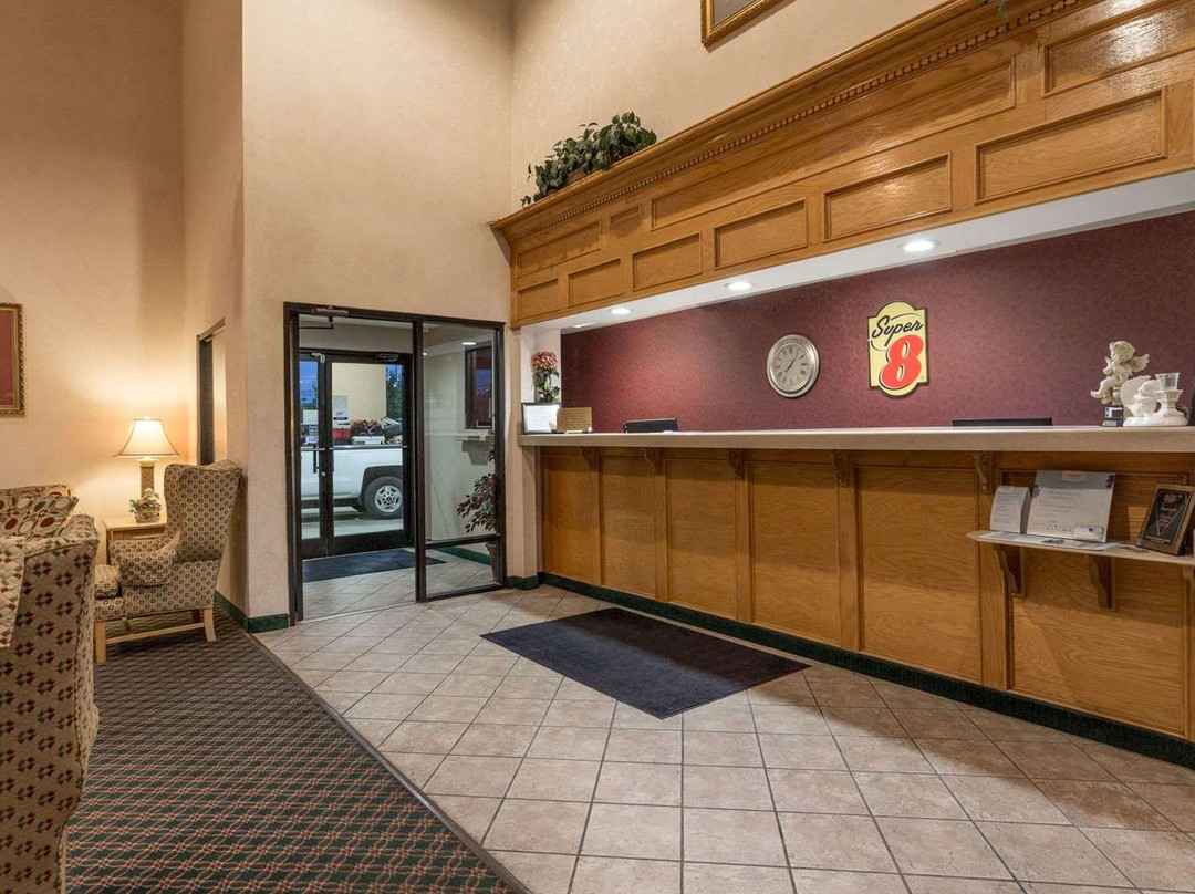 迪克森速8酒店主图