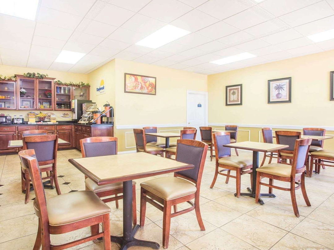 Days Inn & Suites by Wyndham Swainsboro主图