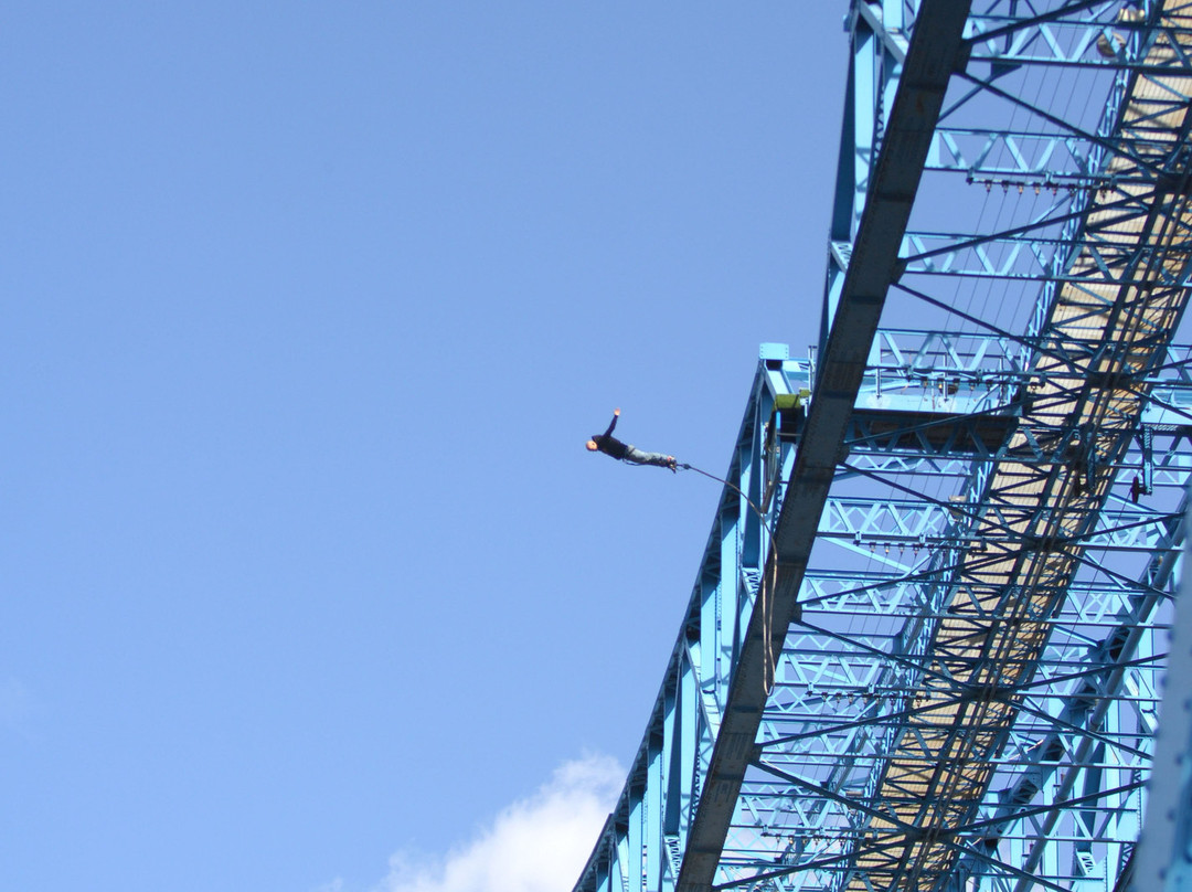 Transporter Bridge Bungee Jump - UK Bungee Club景点图片
