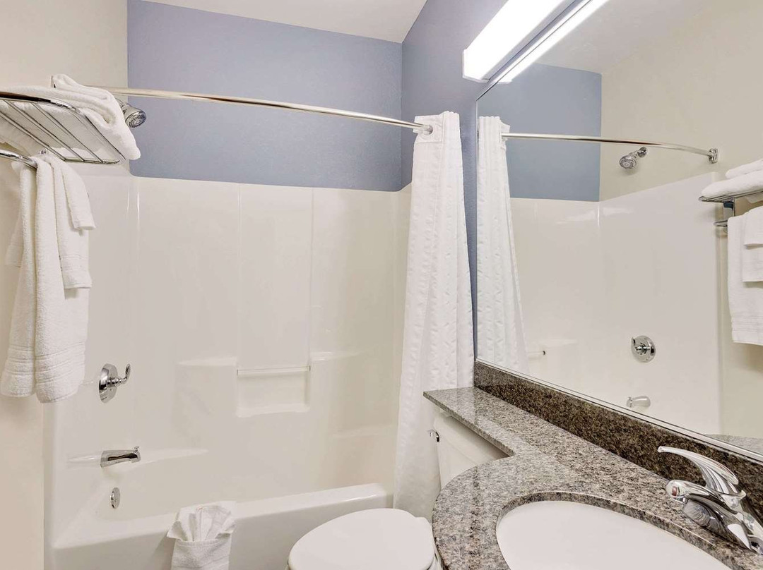 Microtel Inn & Suites by Wyndham Geneva主图