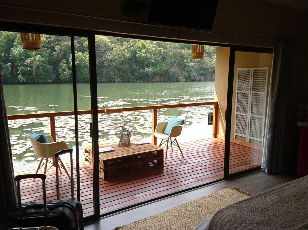 Bambuu Lakeside Lodge主图