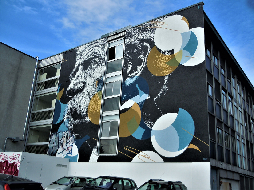 Fresque Homme Moustachu-Noisy-le-Sec必去景点