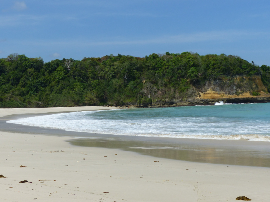 Lailiang Beach景点图片