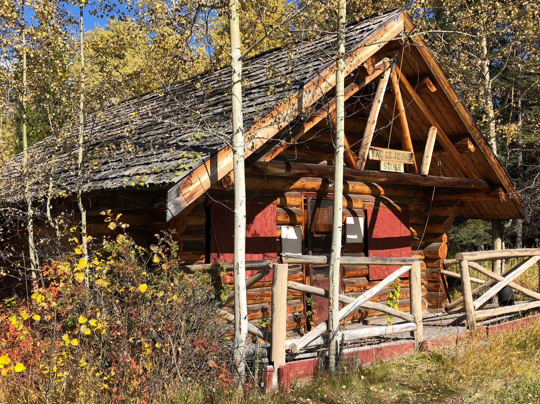 Lac le Jeune景点图片