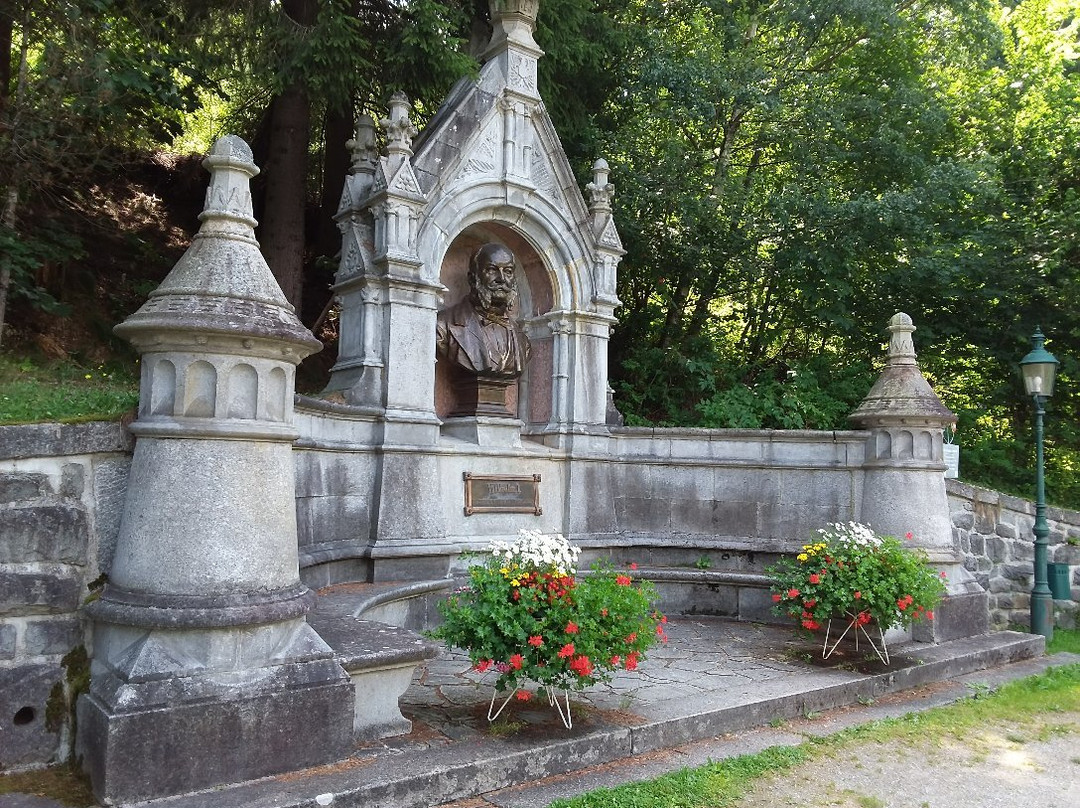 泉卡斯汀旅游景点-Kaiser Wilhelm Denkmal