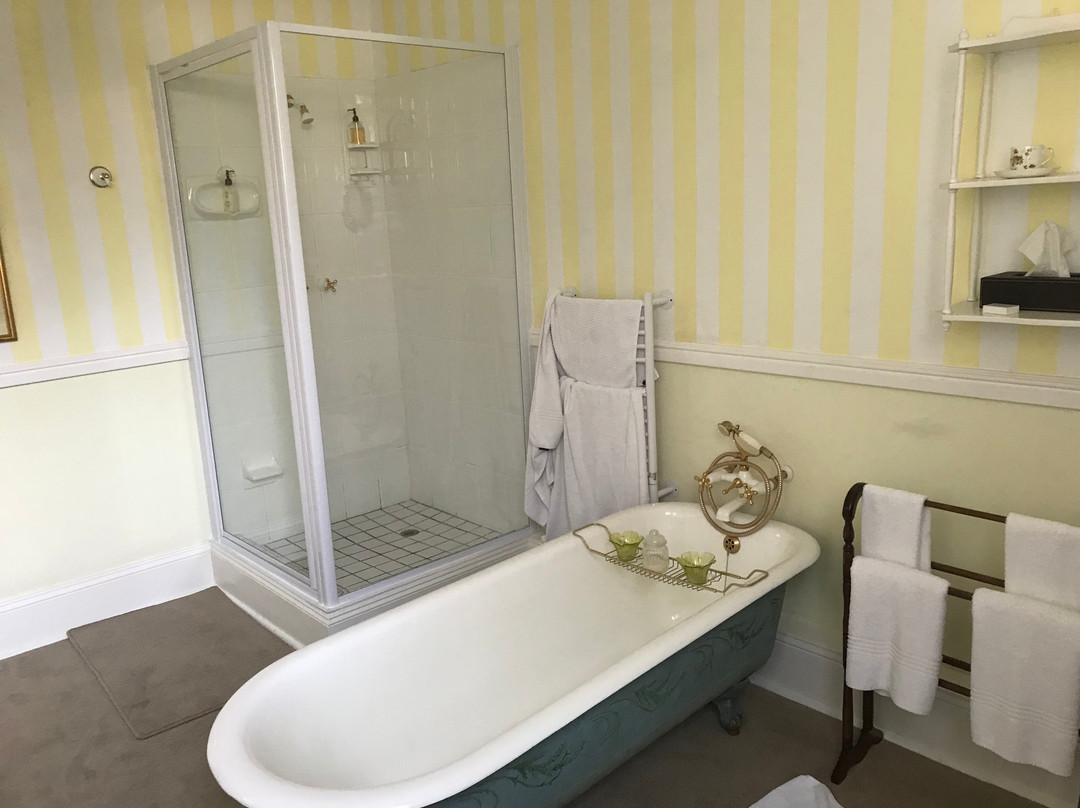 Hacklewood Hill Country House主图