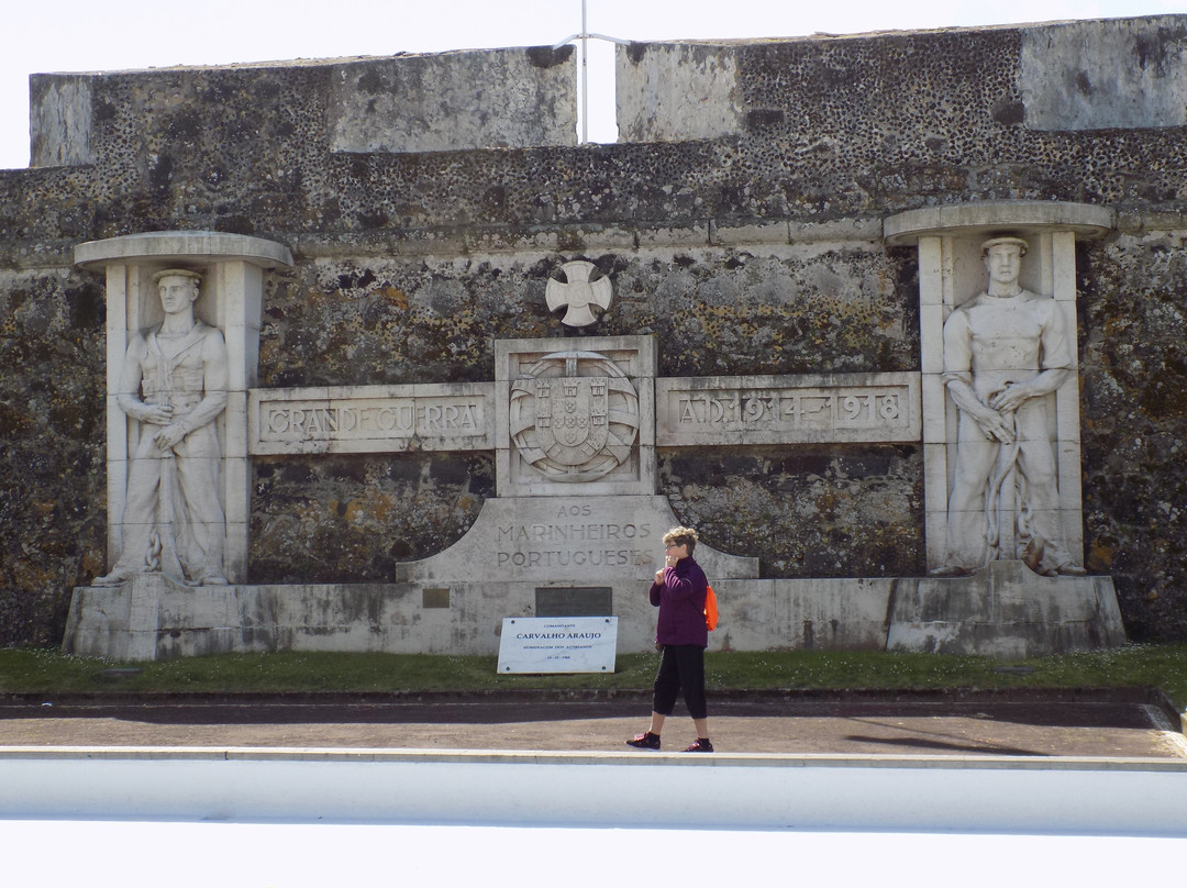 Monumento aos Marinheiros Portugueses-蓬塔德尔加达必去景点