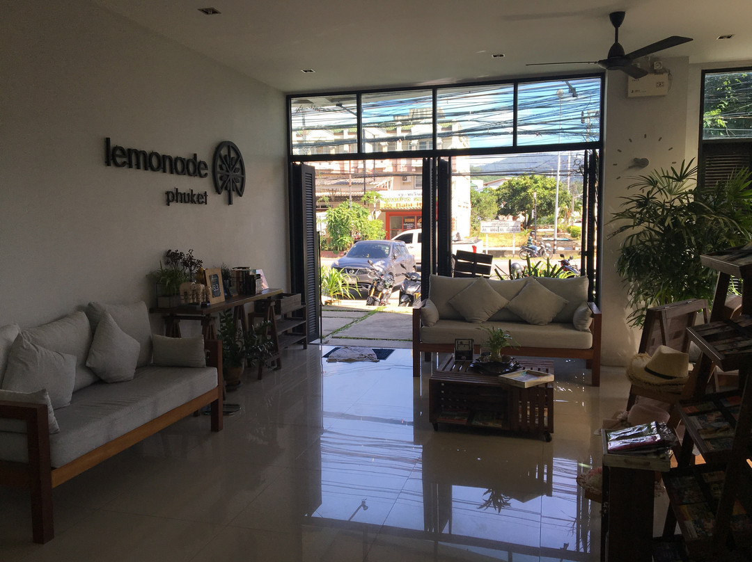 Lemonade Phuket主图